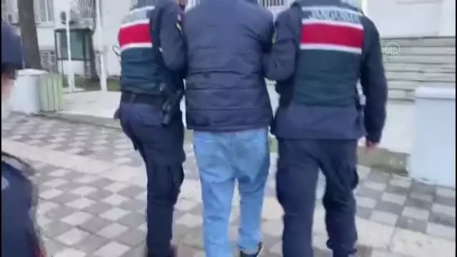 Eski Ergani DBP İlçe başkanının da aralarında bulunduğu 3 kişi Meriç Nehri'nden botla Yunanistan'a kaçmaya çalışırken yakalandı Eski Ergani DBP İlçe başkanının da aralarında bulunduğu 3 kişi Meriç Nehri'nden botla Yunanistan'a kaçmaya çalışırken yakalandı