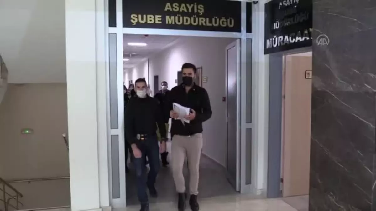 Evlerden 1 milyon lira değerinde ziynet eşyası çaldığı öne sürülen 3'ü kadın 5 şüpheli yakalandı