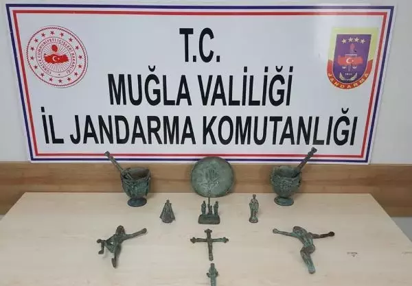 Fethiye'de çifte tarihi eser operasyonu: 2 gözaltı Fethiye'de çifte tarihi eser operasyonu: 2 gözaltı