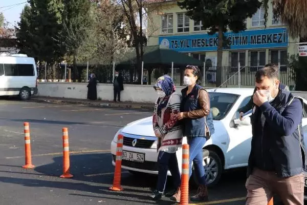 Gardıroptaki gizli bölmede yakalanan FETÖ şüphelisi kadın adliyede Gardıroptaki gizli bölmede yakalanan FETÖ şüphelisi kadın adliyede