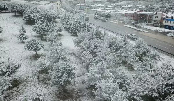 Çamlıca'daki doyumsuz kar manzarası havadan görüntülendi Çamlıca'daki doyumsuz kar manzarası havadan görüntülendi