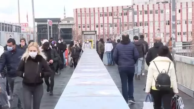 İSTANBUL- Toplu ulaşımda HES kodu zorunluluğu başladı İSTANBUL- Toplu ulaşımda HES kodu zorunluluğu başladı