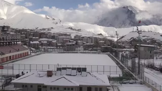 Kar ve tipi hayatı olumsuz etkiliyor Kar ve tipi hayatı olumsuz etkiliyor