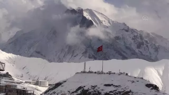 Kar ve tipi hayatı olumsuz etkiliyor Kar ve tipi hayatı olumsuz etkiliyor