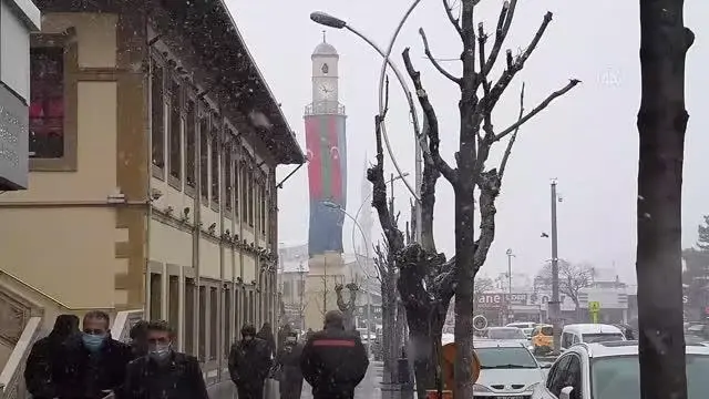 Kar yağışı etkili oluyor Kar yağışı etkili oluyor