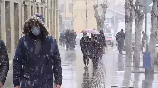 Kar yağışı etkili oluyor Kar yağışı etkili oluyor
