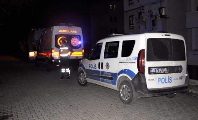 'Karımı ve çocuğumu öldürdüm' diyerek asılsız ihbarda bulunan kişi gözaltına alındı 'Karımı ve çocuğumu öldürdüm' diyerek asılsız ihbarda bulunan kişi gözaltına alındı