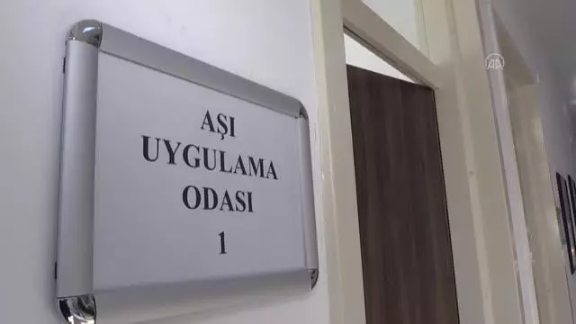 Koronavirüs Bilim Kurulu üyeleri ve sağlıkçılara Kovid-19 aşısı yapıldı Koronavirüs Bilim Kurulu üyeleri ve sağlıkçılara Kovid-19 aşısı yapıldı