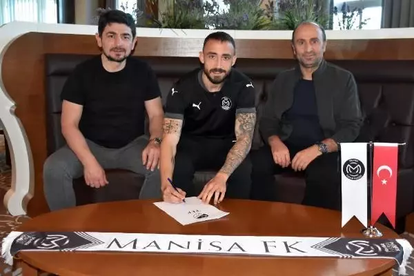Manisa FK'dan imza şov Manisa FK'dan imza şov
