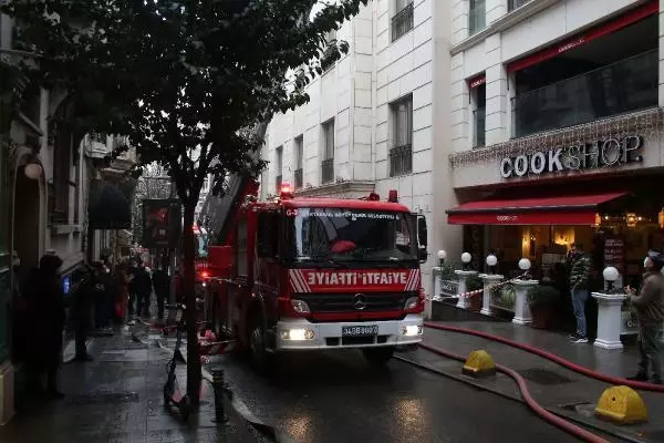 Son dakika haber | Nişantaşı'nda ünlü mağazanın bulunduğu binada yangın