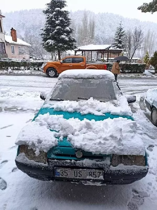 Ödemiş'e yılın ilk karı yağdı Ödemiş'e yılın ilk karı yağdı