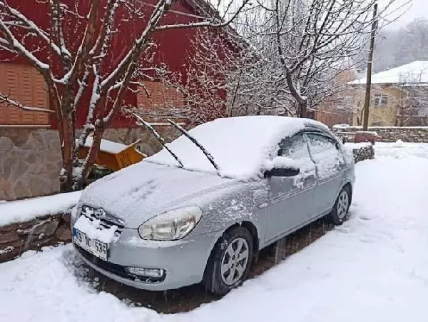 Ödemiş'e yılın ilk karı yağdı Ödemiş'e yılın ilk karı yağdı