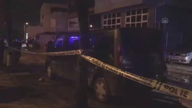 Bursa'da otomobilde tüfekle vurulan iki kişi yaşamını yitirdi Bursa'da otomobilde tüfekle vurulan iki kişi yaşamını yitirdi