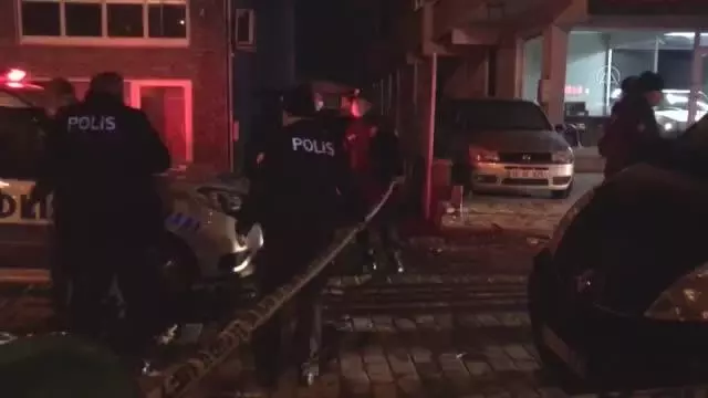 Bursa'da otomobilde tüfekle vurulan iki kişi yaşamını yitirdi Bursa'da otomobilde tüfekle vurulan iki kişi yaşamını yitirdi