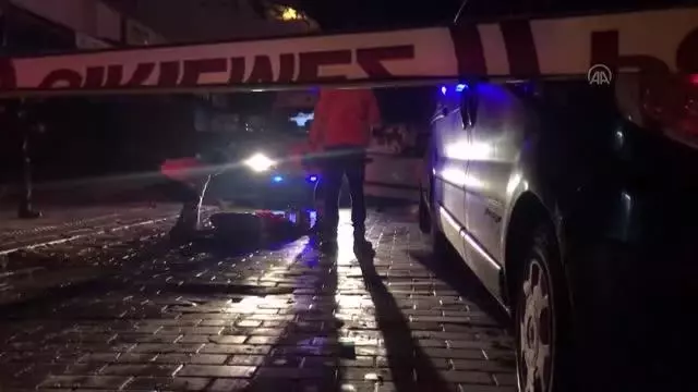 Bursa'da otomobilde tüfekle vurulan iki kişi yaşamını yitirdi Bursa'da otomobilde tüfekle vurulan iki kişi yaşamını yitirdi