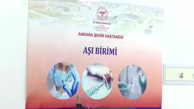 CoronaVac aşısı sağlık çalışanlarına uygulanıyor CoronaVac aşısı sağlık çalışanlarına uygulanıyor