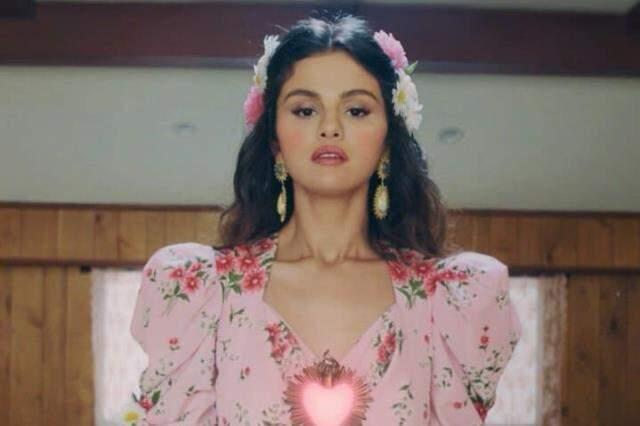 Selena Gomez'in yeni şarkısı Türkiye gündeminde birinci sıraya oturdu Selena Gomez'in yeni şarkısı Türkiye gündeminde birinci sıraya oturdu