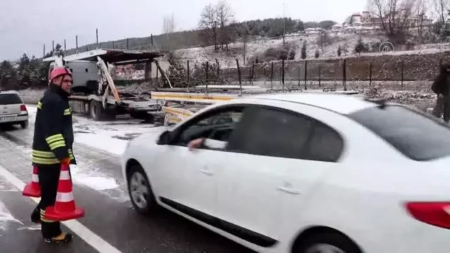 Son Dakika | Seyir halindeki tırın dorsesi yandı Son Dakika | Seyir halindeki tırın dorsesi yandı