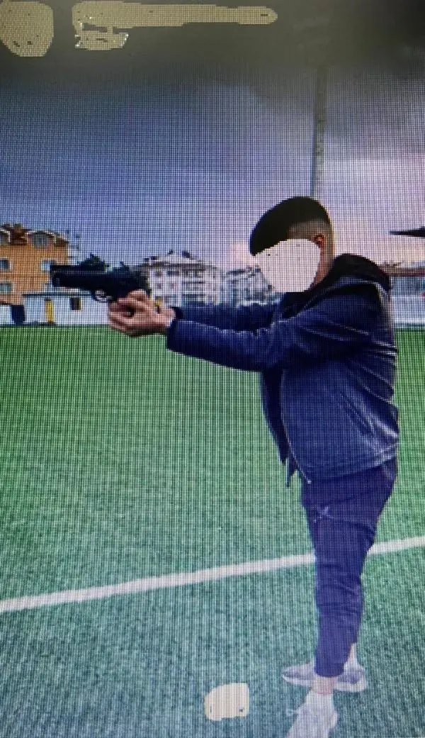 Şiddet içerikli dizilere özenip, bellerinde tabanca ile gezince başlarına iş açıldı Şiddet içerikli dizilere özenip, bellerinde tabanca ile gezince başlarına iş açıldı