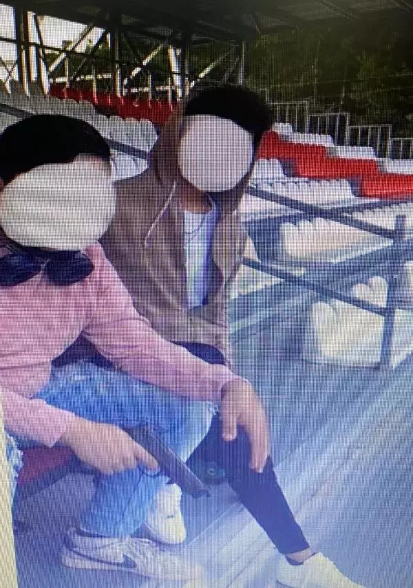 Şiddet içerikli dizilere özenip, bellerinde tabanca ile gezince başlarına iş açıldı Şiddet içerikli dizilere özenip, bellerinde tabanca ile gezince başlarına iş açıldı