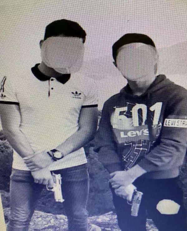 Şiddet içerikli dizilere özenip, bellerinde tabanca ile gezince başlarına iş açıldı Şiddet içerikli dizilere özenip, bellerinde tabanca ile gezince başlarına iş açıldı