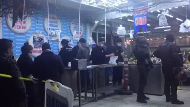 Koronavirüsle mücadele kapsamında, 18 Ocak Pazartesi saat 05.00'te sona erecek sokağa çıkma kısıtlaması başladı. Koronavirüsle mücadele kapsamında, 18 Ocak Pazartesi saat 05.00'te sona erecek sokağa çıkma kısıtlaması başladı.