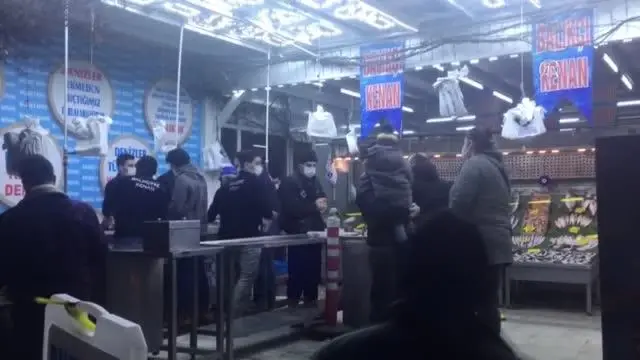 Koronavirüsle mücadele kapsamında, 18 Ocak Pazartesi saat 05.00'te sona erecek sokağa çıkma kısıtlaması başladı. Koronavirüsle mücadele kapsamında, 18 Ocak Pazartesi saat 05.00'te sona erecek sokağa çıkma kısıtlaması başladı.