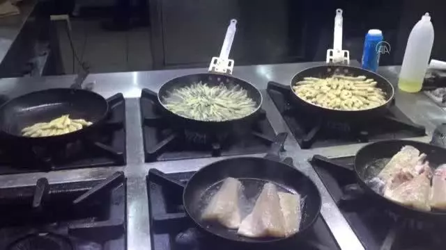 Koronavirüsle mücadele kapsamında, 18 Ocak Pazartesi saat 05.00'te sona erecek sokağa çıkma kısıtlaması başladı. Koronavirüsle mücadele kapsamında, 18 Ocak Pazartesi saat 05.00'te sona erecek sokağa çıkma kısıtlaması başladı.
