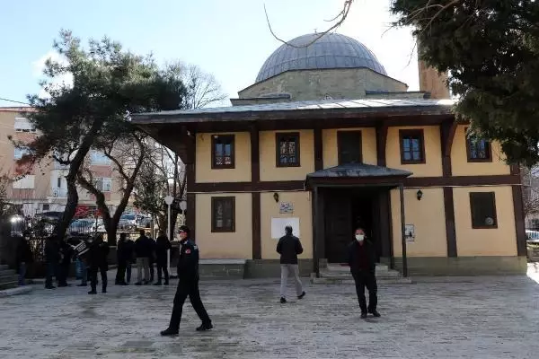 TBMM Başkanı Şentop: Aşının faydalı olduğu konusunda hiçbir tereddüt yok TBMM Başkanı Şentop: Aşının faydalı olduğu konusunda hiçbir tereddüt yok