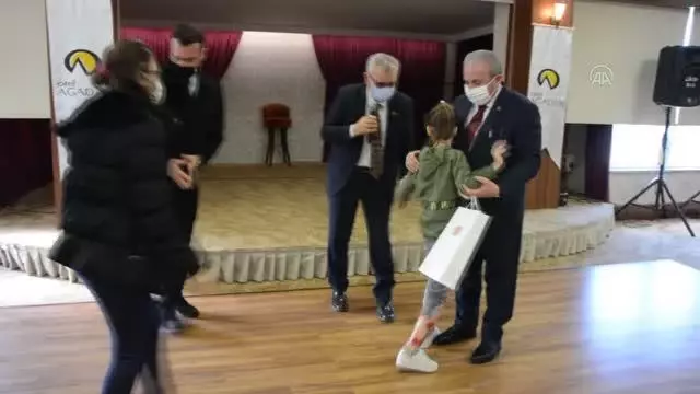 TBMM Başkanı Şentop görme engelli Busem Belinay'la bir araya geldi TBMM Başkanı Şentop görme engelli Busem Belinay'la bir araya geldi