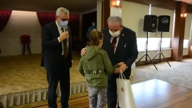 TBMM Başkanı Şentop görme engelli Busem Belinay'la bir araya geldi TBMM Başkanı Şentop görme engelli Busem Belinay'la bir araya geldi