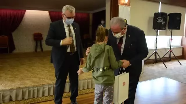 TBMM Başkanı Şentop görme engelli Busem Belinay'la bir araya geldi TBMM Başkanı Şentop görme engelli Busem Belinay'la bir araya geldi