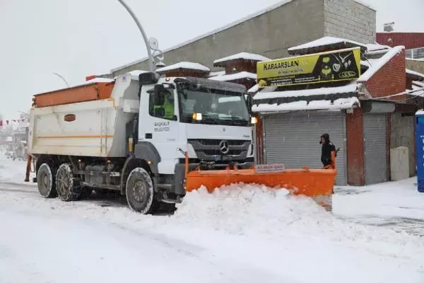 Van'ın Başkale ve Bahçesaray ilçelerinde, 113 yerleşim yeri kardan ulaşıma kapandı Van'ın Başkale ve Bahçesaray ilçelerinde, 113 yerleşim yeri kardan ulaşıma kapandı