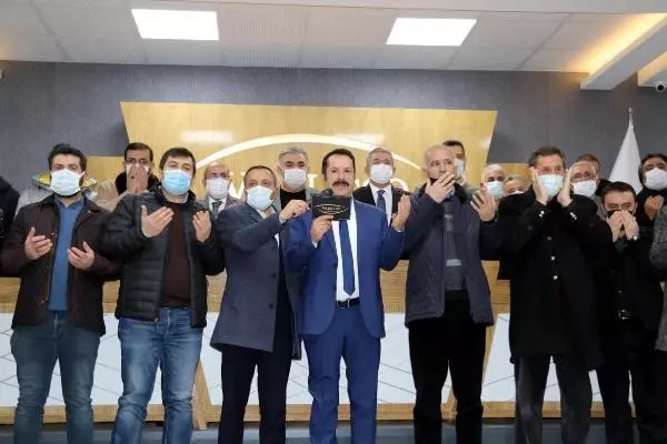 Van'da sanayiciler İran sınırındaki kapının açılmasını isteyerek, dua etti Van'da sanayiciler İran sınırındaki kapının açılmasını isteyerek, dua etti