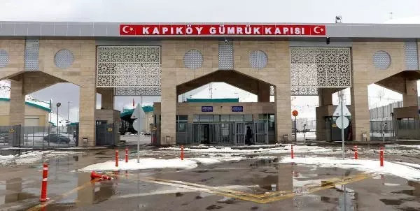 Van'da sanayiciler İran sınırındaki kapının açılmasını isteyerek, dua etti Van'da sanayiciler İran sınırındaki kapının açılmasını isteyerek, dua etti