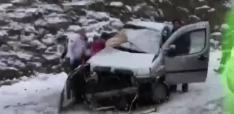 Konya: Son dakika haber: Antalya'da yolcu otobüsüyle hafif ticari araç çarpıştı: 3 ölü, 4 yaralı Konya: Son dakika haber: Antalya'da yolcu otobüsüyle hafif ticari araç çarpıştı: 3 ölü, 4 yaralı