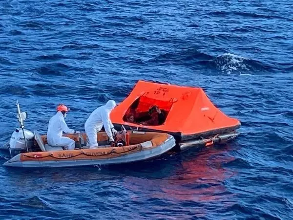 Son dakika haberi! Yunan unsurlarınca ölüme terk edilen kaçak göçmenleri, Sahil Güvenlik kurtardı Son dakika haberi! Yunan unsurlarınca ölüme terk edilen kaçak göçmenleri, Sahil Güvenlik kurtardı