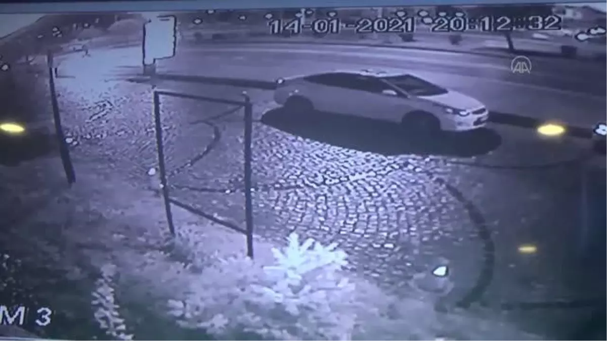 Zincirleme trafik kazasında 3 otomobil yandı 1 kişi öldü (2)