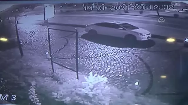 Zincirleme trafik kazasında 3 otomobil yandı 1 kişi öldü (2) Zincirleme trafik kazasında 3 otomobil yandı 1 kişi öldü (2)