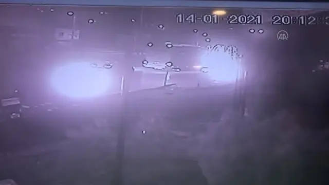 Zincirleme trafik kazasında 3 otomobil yandı 1 kişi öldü (2) Zincirleme trafik kazasında 3 otomobil yandı 1 kişi öldü (2)