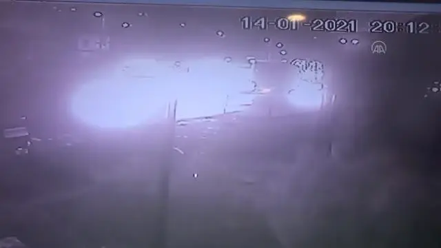 Zincirleme trafik kazasında 3 otomobil yandı 1 kişi öldü (2) Zincirleme trafik kazasında 3 otomobil yandı 1 kişi öldü (2)