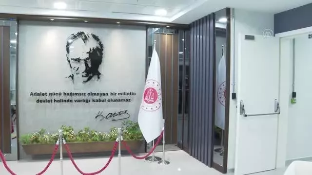 Adalet Bakanı Gül, İstanbul Havalimanı Adliyesi'ni ziyaret etti Adalet Bakanı Gül, İstanbul Havalimanı Adliyesi'ni ziyaret etti