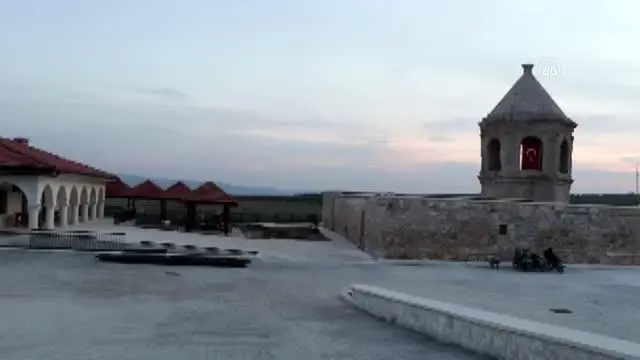 Afrin'deki Ömer Bin Hattab Camii ve Nebi Huri Türbesi restore edildi Afrin'deki Ömer Bin Hattab Camii ve Nebi Huri Türbesi restore edildi