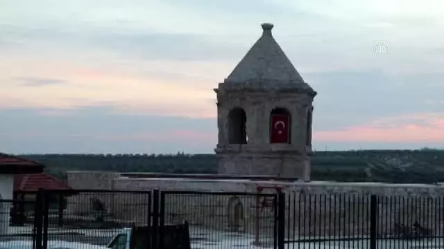 Afrin'deki Ömer Bin Hattab Camii ve Nebi Huri Türbesi restore edildi Afrin'deki Ömer Bin Hattab Camii ve Nebi Huri Türbesi restore edildi