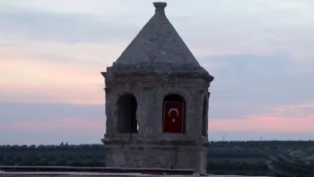 Afrin'deki Ömer Bin Hattab Camii ve Nebi Huri Türbesi restore edildi Afrin'deki Ömer Bin Hattab Camii ve Nebi Huri Türbesi restore edildi