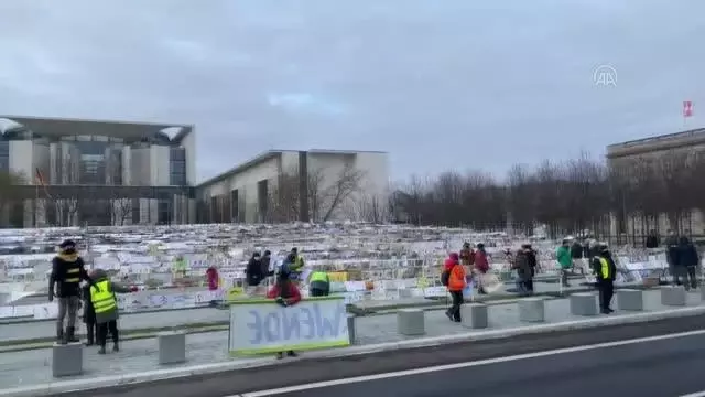 Almanya'da çiftçiler hükümetin tarım politikalarını protesto etti Almanya'da çiftçiler hükümetin tarım politikalarını protesto etti