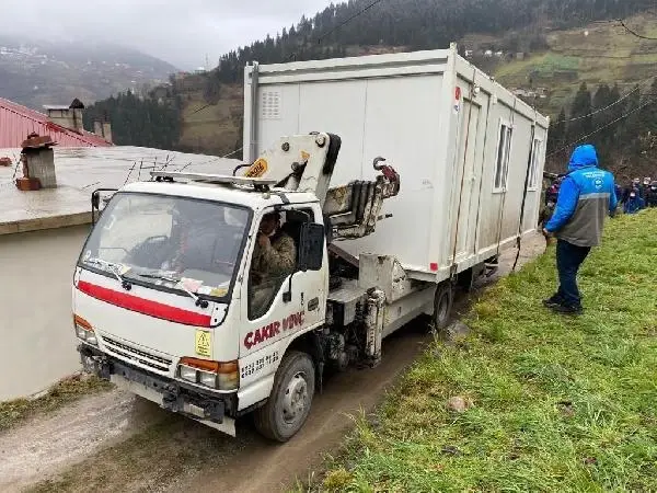 Araklı'da evleri yanan ailelere, konteyner ev desteği