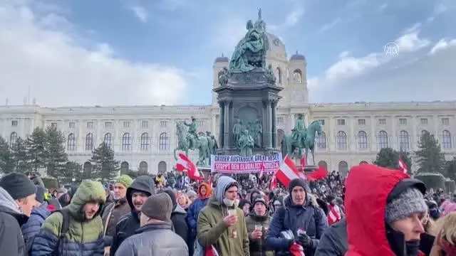 Avusturya'da binlerce gösterici Kovid-19 önlemlerini protesto etti Avusturya'da binlerce gösterici Kovid-19 önlemlerini protesto etti