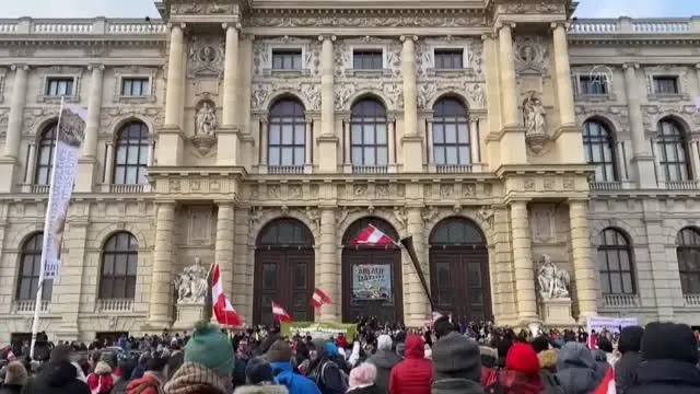 Avusturya'da binlerce gösterici Kovid-19 önlemlerini protesto etti Avusturya'da binlerce gösterici Kovid-19 önlemlerini protesto etti