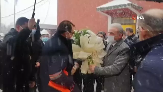 Bakan Dönmez: 'Bana göre kömürün karası altının parasından daha değerli' Bakan Dönmez: 'Bana göre kömürün karası altının parasından daha değerli'